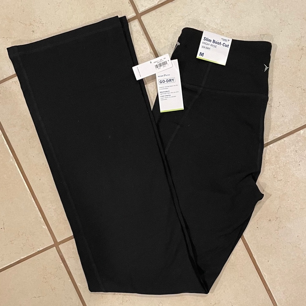 Medium Old Navy Yoga Pants Boot Cut ❤️Black NWT